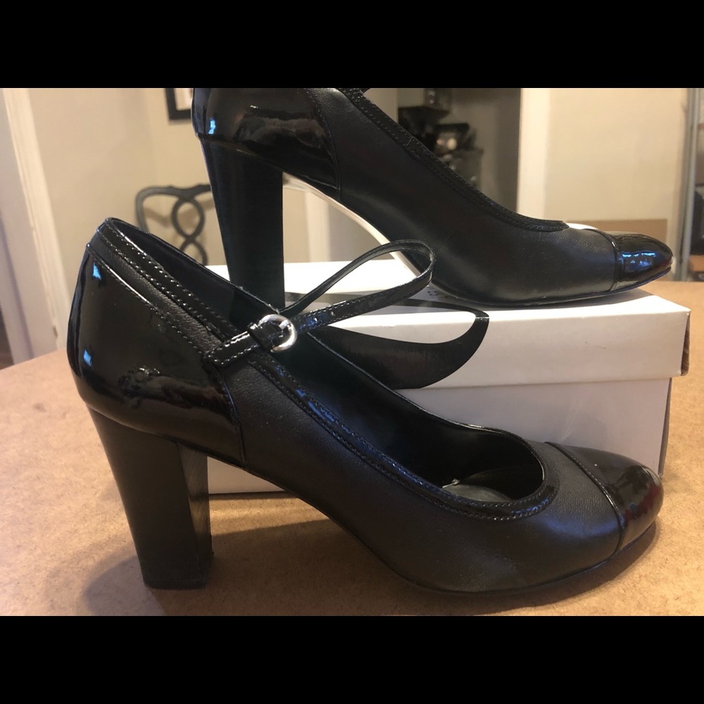 Size 10M Nine West heels